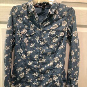 Forever 21 Women's Floral Denim Shirt  Size Small Pearl Snaps